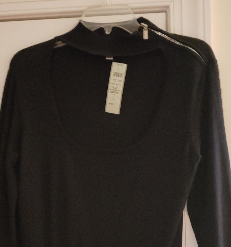 Sexy long sleeved black knit top with zippered sho